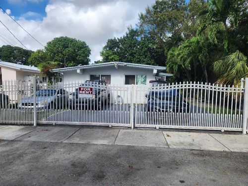 2-1261 Nw 24th St, Miami, FL, 33142-7627 | Card Image