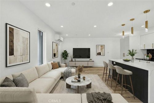 7332 Owensmouth Ave, Canoga Park, CA, 91303-1320 | Card Image