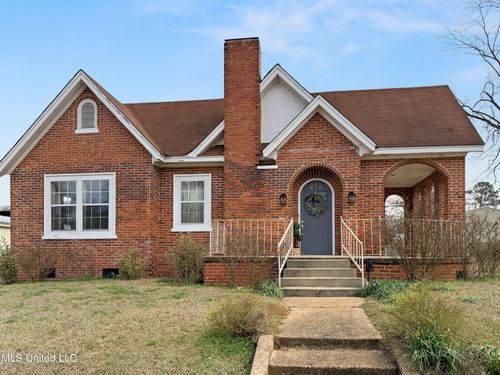 220 N Pearl St, Carthage, MS, 39051-3732 | Card Image