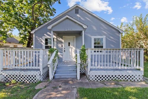 2314 34th Ave N, Texas City, TX, 77590-3845 | Card Image