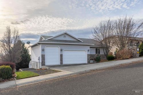 924 Grelle, Lewiston, ID, 83501 | Card Image