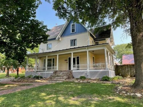 731 12th St, Trenton, MO, 64683-1707 | Card Image