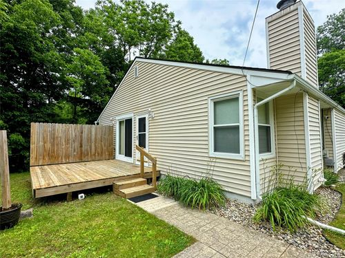 7839 Horseshoe Creek Ct, Whitmore Lake, MI, 48189-9748 | Card Image