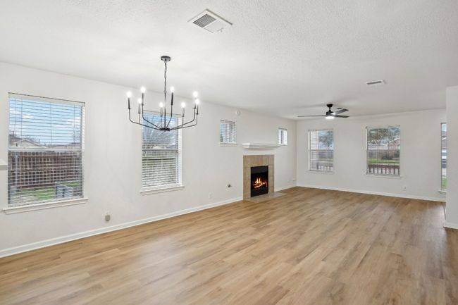 114 Challenger, House other with 4 bedrooms, 3 bathrooms and 4 parking in Kyle TX | Image 14