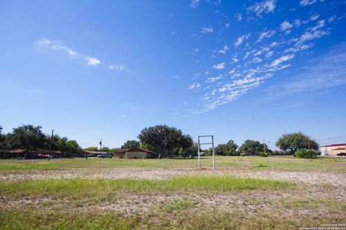 1204 W Bowie St, Beeville, TX, 78102-5447 | Card Image