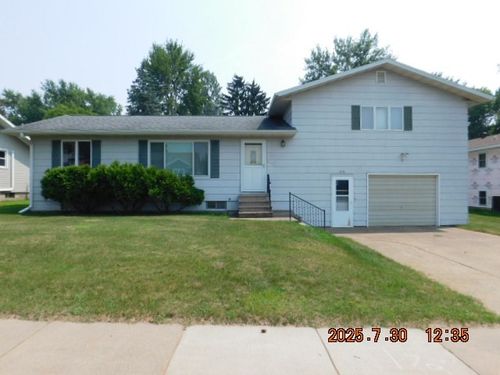 735 S Willson Dr, Altoona, WI, 54720-1349 | Card Image