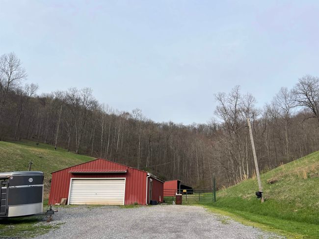 3730 Greenbrier Rd, Home with 3 bedrooms, 1 bathrooms and 3 parking in Salem WV | Image 13