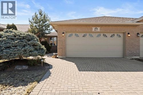 1077 Hacienda Way, Windsor, ON, N9G2T7 | Card Image