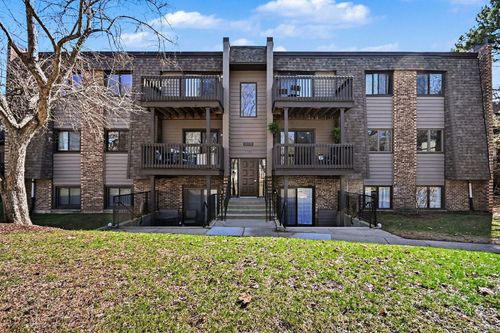 b6-1484 Stonebridge Cir, Wheaton, IL, 60189-7164 | Card Image