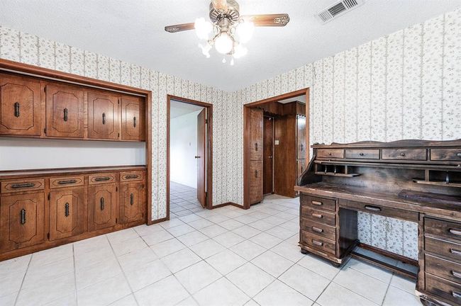49 Robin Dr, House other with 3 bedrooms, 2 bathrooms and 2 parking in Alvin TX | Image 13