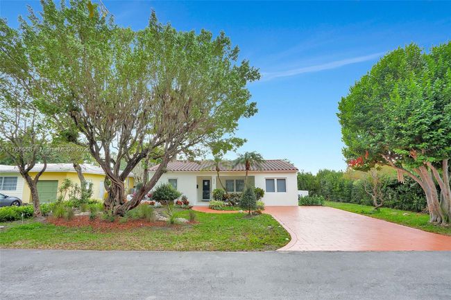 646 Ne 114 Th St, House other with 3 bedrooms, 2 bathrooms and null parking in Biscayne Park FL | Image 35