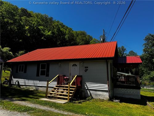 3728 Garretts Fork Rd, Chapmanville, WV, 25508-8733 | Card Image