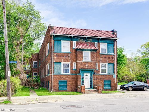 975 Parkwood Dr, Cleveland, OH, 44108-3052 | Card Image