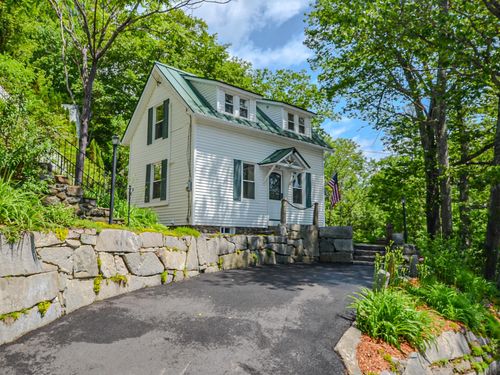 1043 Main St, Sunapee, NH, 03782-3028 | Card Image