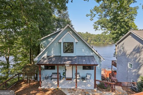 8470 Lake Dr, Snellville, GA, 30039-6562 | Card Image