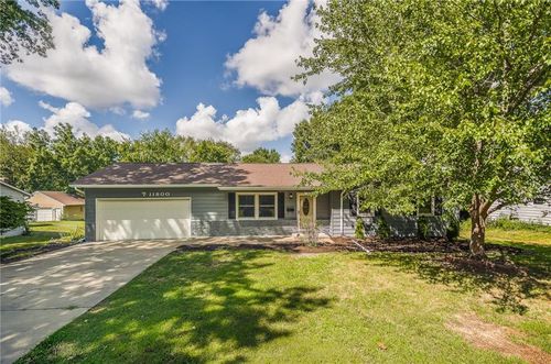 11800 E 74th Ter, Kansas City, MO, 64133-6944 | Card Image
