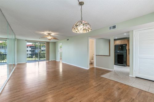 apt-205-9720 S Hollybrook Lake Dr, Pembroke Pines, FL, 33025-1667 | Card Image