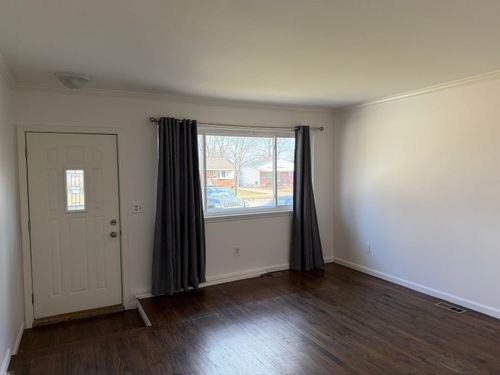 22032 Downing St, Saint Clair Shores, MI, 48080-3914 | Card Image