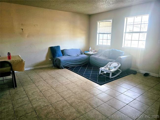 tiled and cleaned living room | Image 12