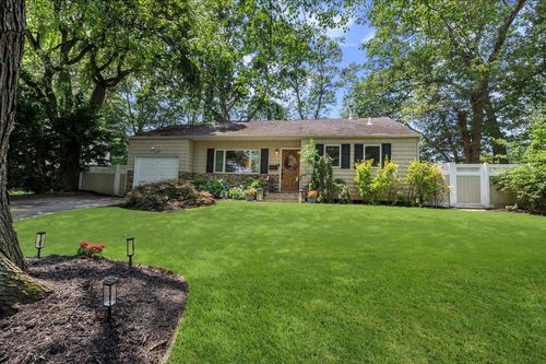 39 Foxwood Dr E, Huntingtn Sta, NY, 11746-2128 | Card Image