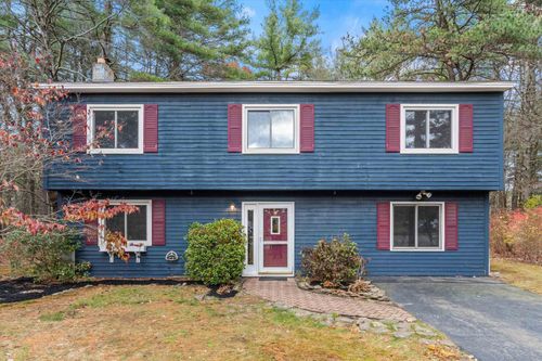 8 Iroquois Cir, Londonderry, NH, 03053-7459 | Card Image