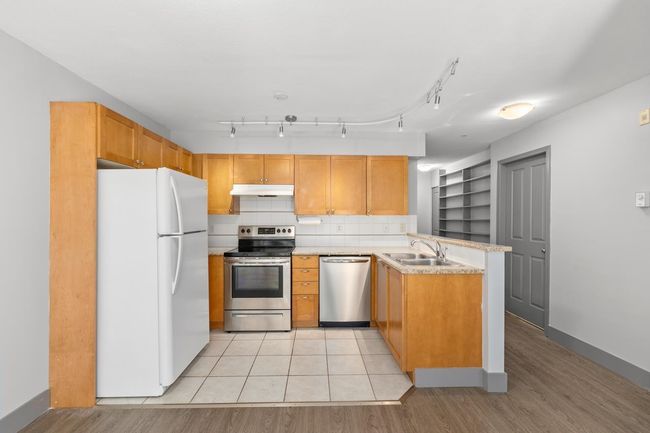 102 - 5355 Boundary Rd, Condo with 2 bedrooms, 1 bathrooms and 1 parking in Vancouver BC | Image 6