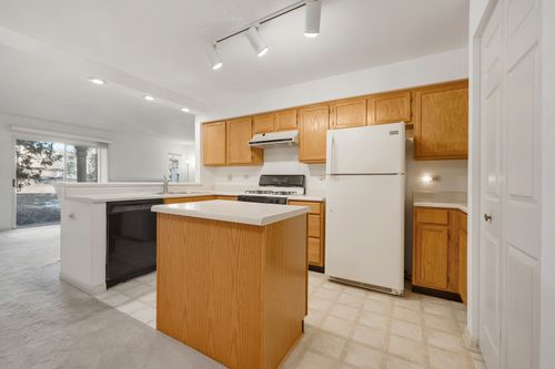 171 Old Oak Ct W, Buffalo Grove, IL, 60089-3658 | Card Image