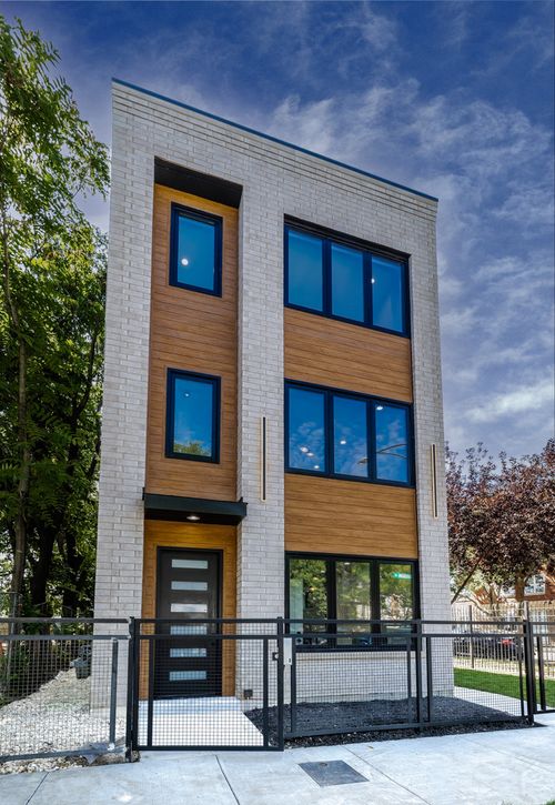 2-3327 W Division Street, Chicago, IL, 60651 | Card Image
