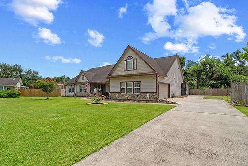 210 Southwood Cir, Baytown, TX, 77520-7432 | Card Image