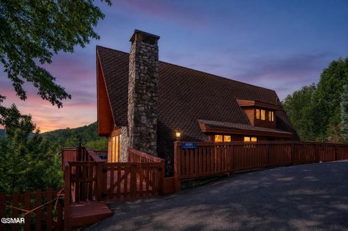 1109 Ski View Dr, Gatlinburg, TN, 37738-4517 | Card Image