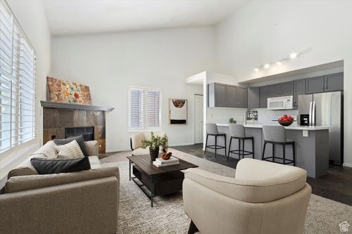 655 W Jefferson Cv, Sandy, UT, 84070-6600 | Card Image