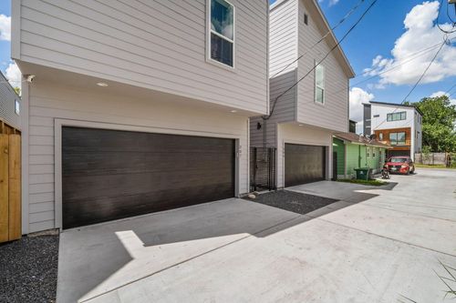 b-207 E 38th St, Houston, TX, 77018-6539 | Card Image