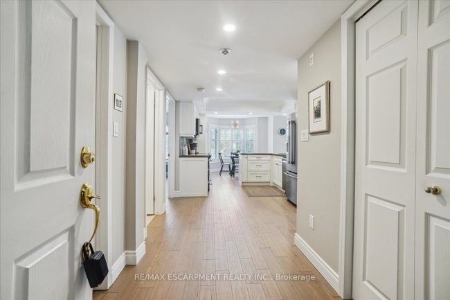 202C - 216 Plains Rd W, Condo with 2 bedrooms, 2 bathrooms and null parking in Burlington ON | Image 4
