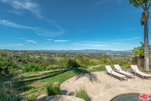 3843 Rock Hampton Dr, Tarzana, CA, 91356-5705 | Card Image