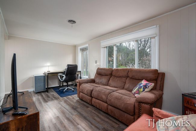 22-web-or-mls-2215 Maguire-17 | Image 6
