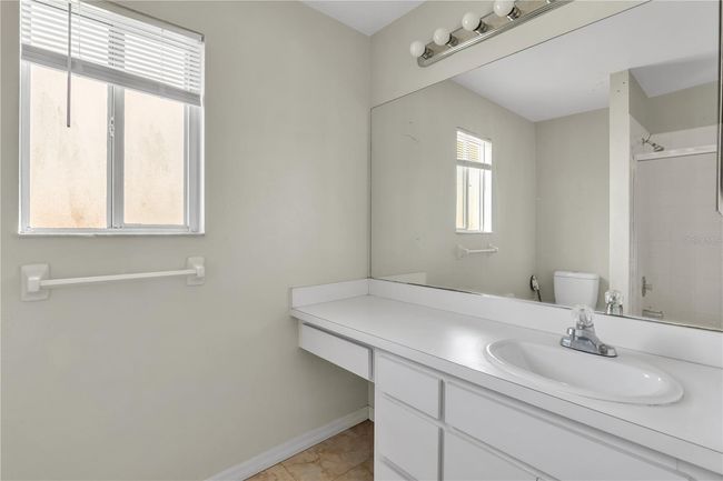 Upstairs Bathroom | Image 16