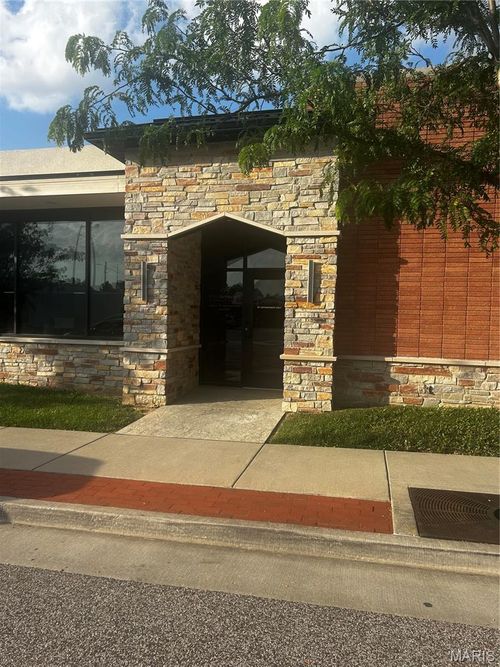 216 N Main St, Columbia, IL, 62236-1749 | Card Image