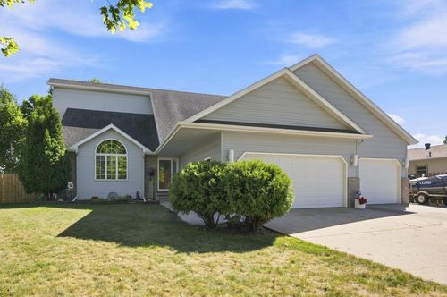 1975 29th Street Cir S, Moorhead, MN, 56560-3918 | Card Image