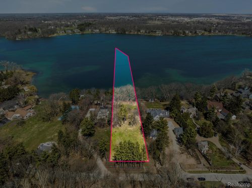 940 Lake Angelus Shrs, Lake Angelus, MI, 48326-1035 | Card Image