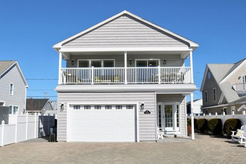 562 Nashua St, Seabrook, NH, 03874-4838 | Card Image