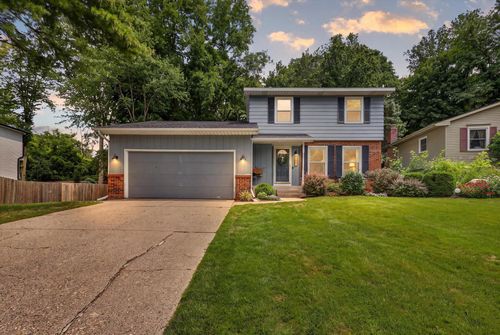 4734 Larkwood Dr Se, Kentwood, MI, 49508-5043 | Card Image