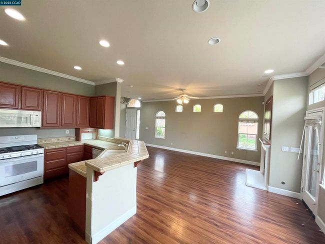 7104 Majestic Ct, Condo with 2 bedrooms, 2 bathrooms and 2 parking in Vallejo CA | Image 6
