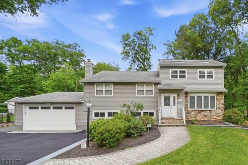 47 Crossbrook Rd, Livingston, NJ, 07039-3712 | Card Image