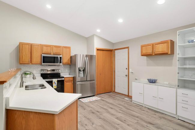 3424 Eagan Oaks Ct, Townhouse with 3 bedrooms, 2 bathrooms and null parking in Eagan MN | Image 4