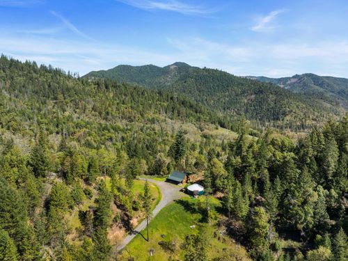 17939 E Evans Creek Rd, Rogue River, OR, 97537-9794 | Card Image