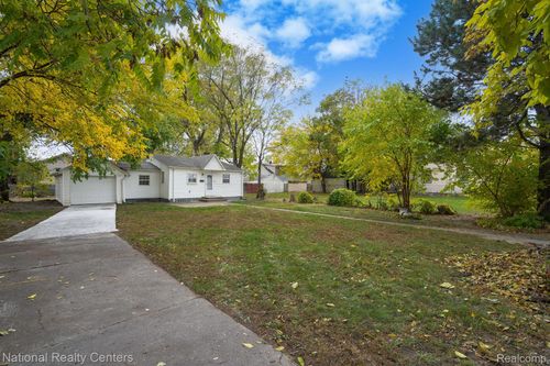 8104 Jackson Ave, Warren, MI, 48089-2965 | Card Image