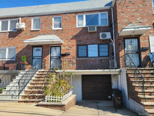 6917 76th St, Middle Village, NY, 11379-2828 | Card Image
