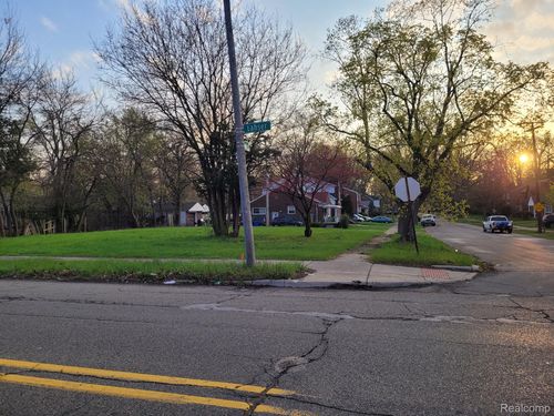 18435 Lahser Rd, Detroit, MI, 48219-2315 | Card Image