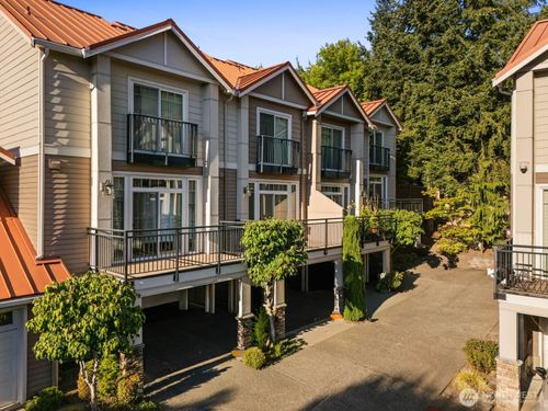 214-12721 Se 41st Pl, Bellevue, WA, 98006-4257 | Card Image
