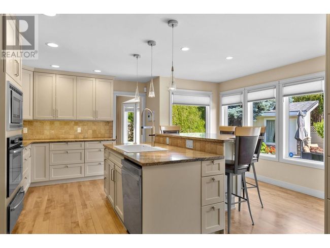 464 Cascia Dr, House other with 4 bedrooms, 4 bathrooms and 2 parking in Kelowna BC | Image 4